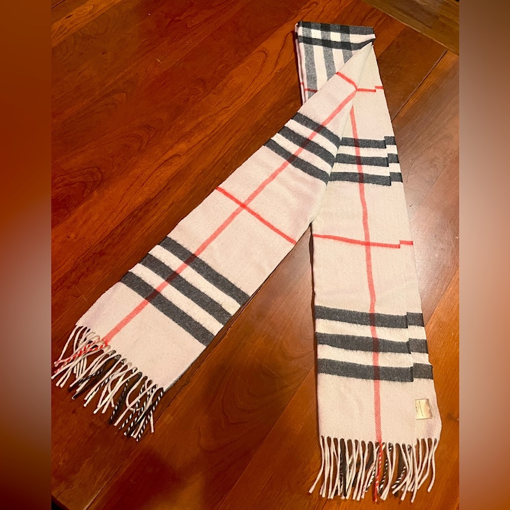 Authentic Burberry Classic Check Cashmere Scarf in Stone - Picture 2 of 6